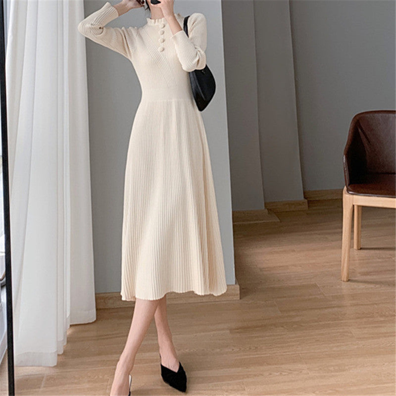 Damen Midi-Strickkleid mit hohem Kragen und Knopfdetails R&B
