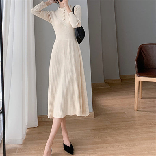 Damen Midi-Strickkleid mit hohem Kragen und Knopfdetails R&B
