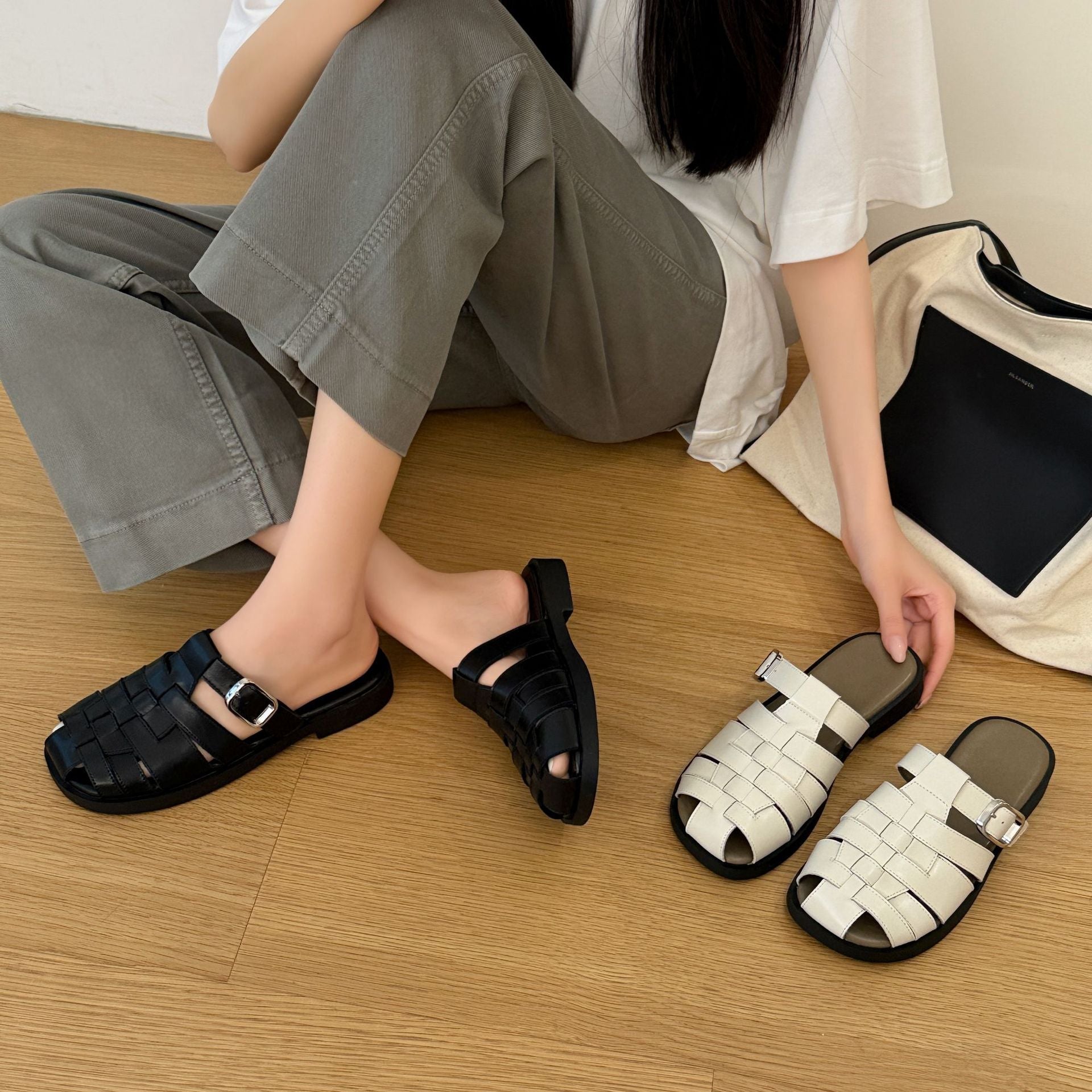 Damen Elegante Woven Sandalen im Metallic-Look mit verstellbarem Riemen