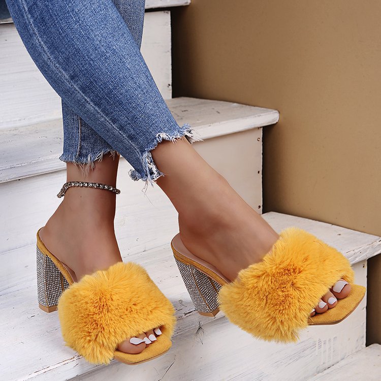 Damen Glamouröse Mules mit kuscheligem Kunstfell und glitzerndem Absatz R&B
