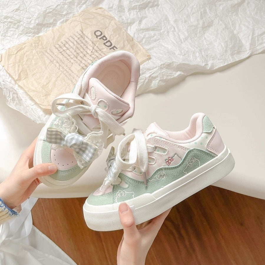 Damen Sneakers mit verspielt romantischen Details und komfortablen Sohlen
