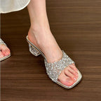 Damen Glamouröse Mules mit funkelnden Strassdetails und transparentem Blockabsatz R&B