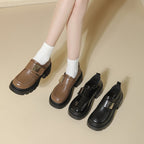 Damen modische Plateau-Slipper mit glänzender Oberfläche und stabiler Gummisohle R&B