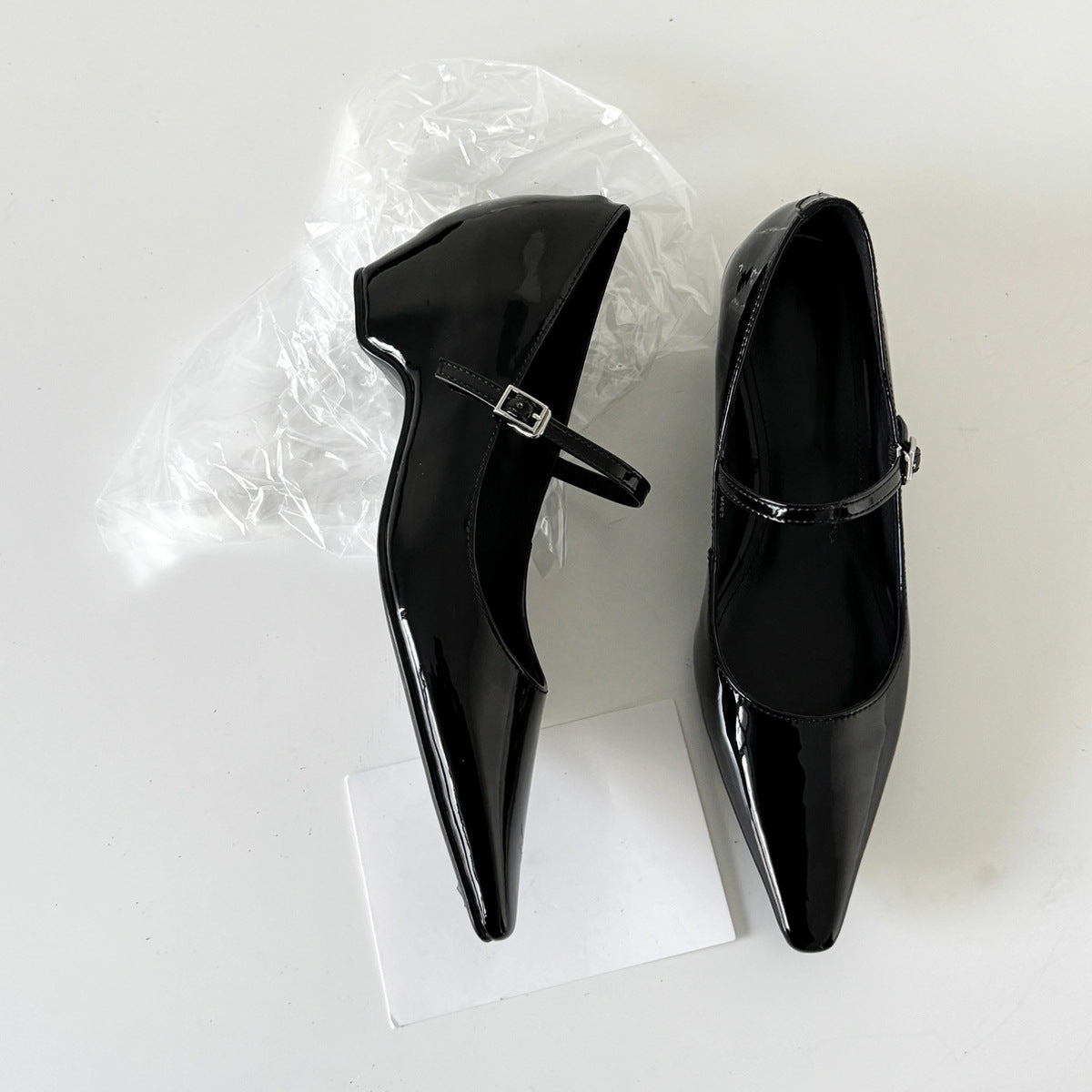 Damen elegante Slingback-Pumps mit spitzem Zehenbereich und glänzender Oberfläche