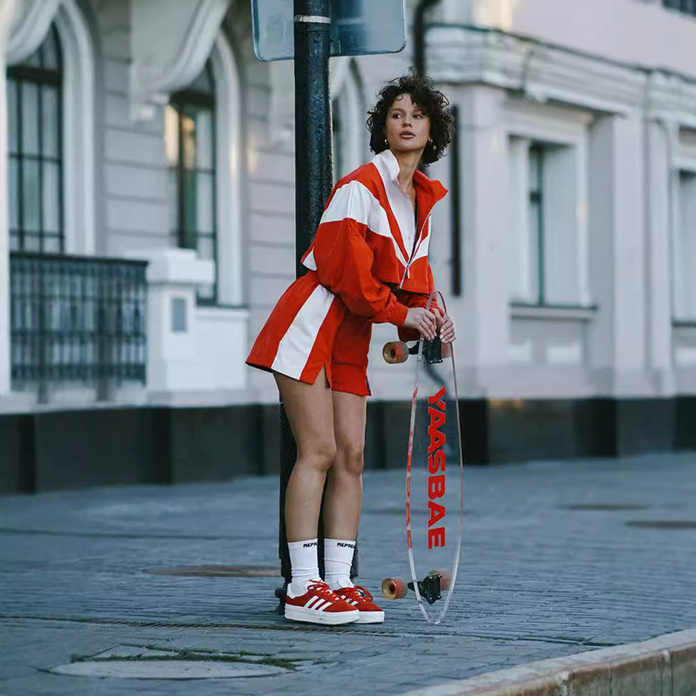 Damen sportliches Freizeit-Set mit kurzärmligem Oberteil und lockerer Shorts R&B