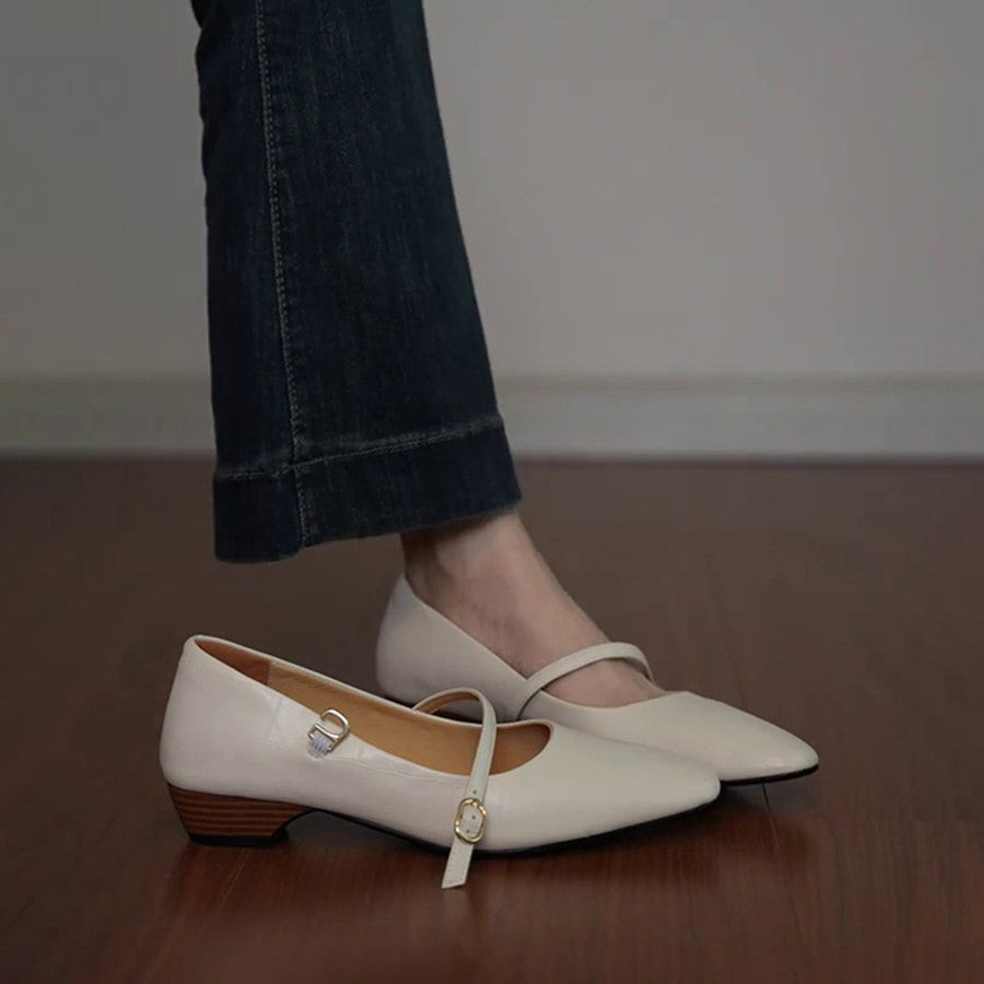 Damen spitz zulaufende Ballerinas mit elegantem Riemen und moderatem Blockabsatz