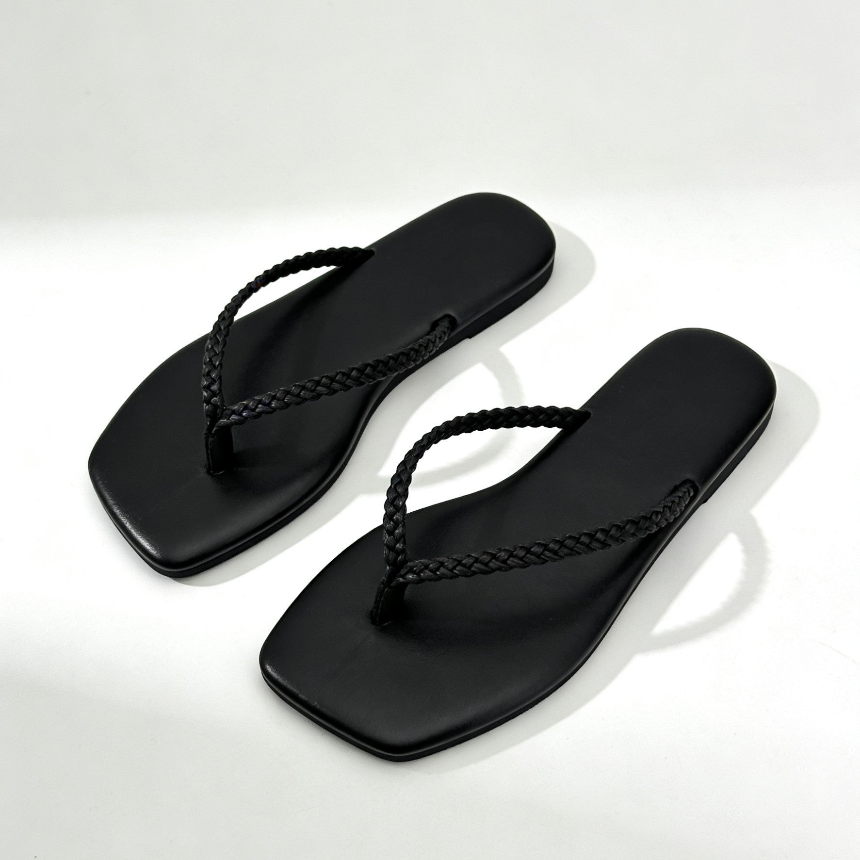 Damen Minimalistische Zehentrenner-Sandalen mit ergonomischem Design R&B