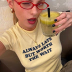 Damen Kurzes Statement T-Shirt mit Rundhalsausschnitt R&B