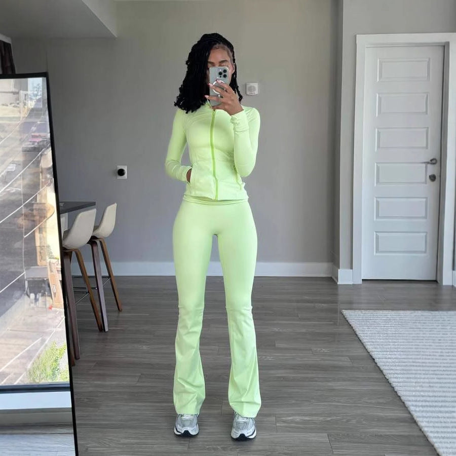 Damen Sportliches Fitness-Outfit mit enganliegendem Langarm-Oberteil und weiten Sporthosen R&B