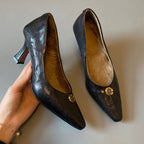 Damen elegante Pumps mit einzigartiger Goldapplikation und komfortablem Blockabsatz