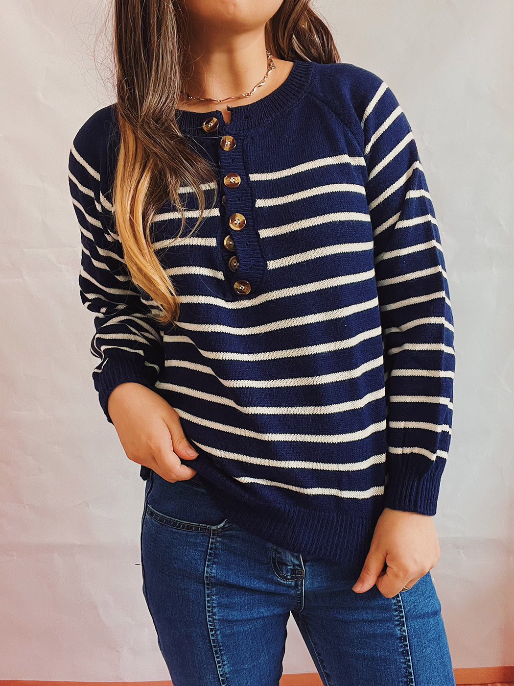 Damen gestreifter Strickpullover mit Knopfdetails und lässigem Schnitt R&B