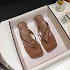 Damen Stilvolle Flip-Flops mit elegantem Riemendesign