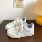 Damen Sneakers im klassischen Design mit atmungsaktiver Oberfläche