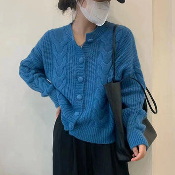 Damen Grobstrickpullover mit Knopfleiste und elegantem Zopfmuster R&B