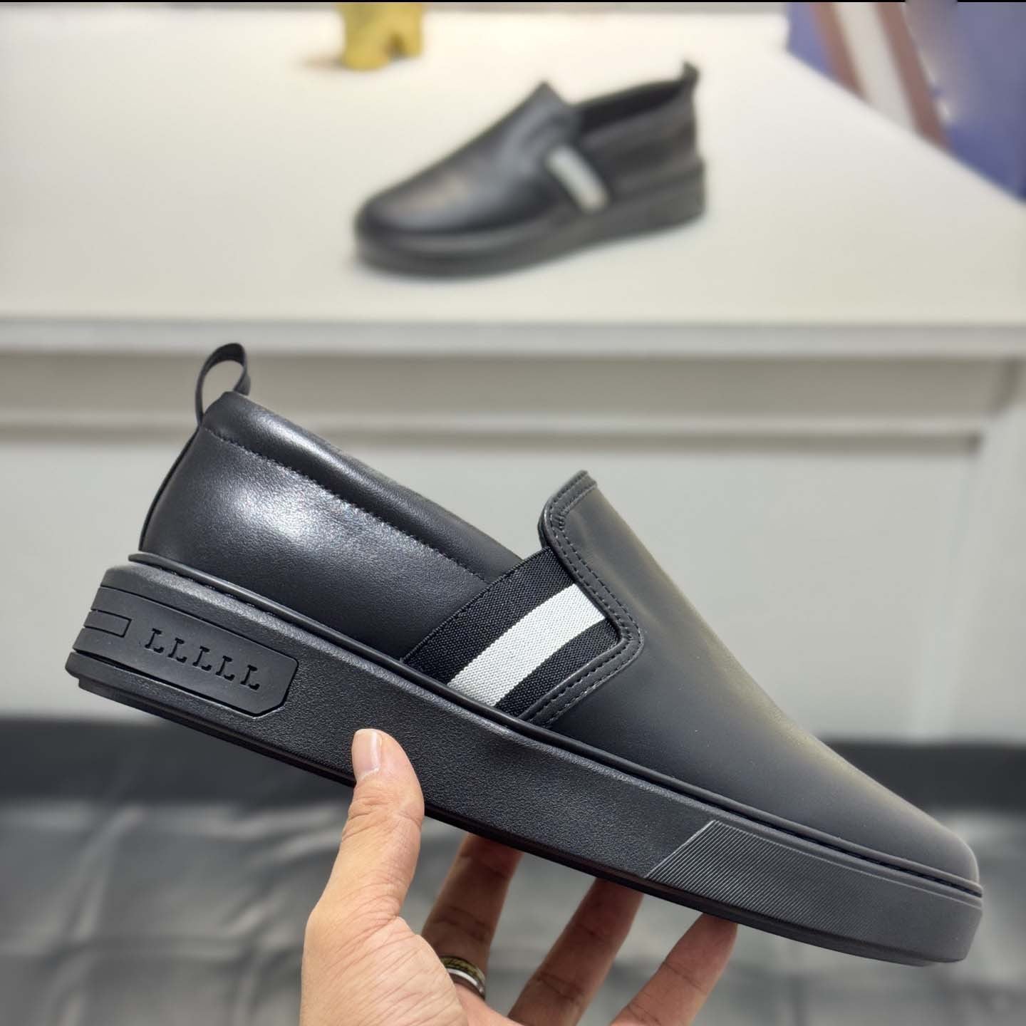 Damen Sportliche Slip-On Sneaker mit elastischen Einsätzen R&B