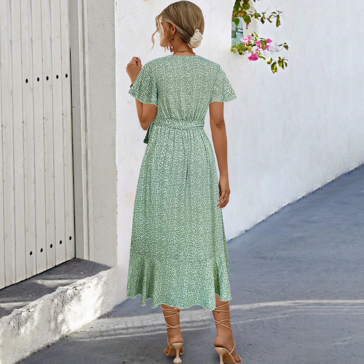 Damen Wickelkleid mit floralen Akzenten und seitlichem Schlitz R&B
