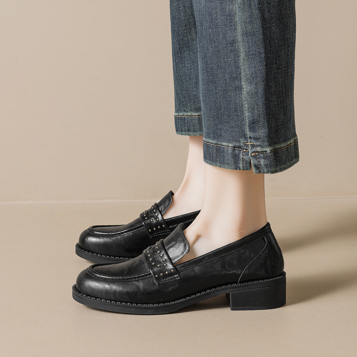 Damen elegante Mokassin-Schuhe mit modischer Nietenverzierung