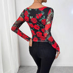 Damen nan figurnahes Stretchshirt mit quadratischem Ausschnitt, feiner Meshstruktur und großflächigem Rosenprint R&B