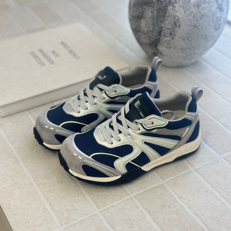 Damen sportliche Sneakers im modernen Design R&B