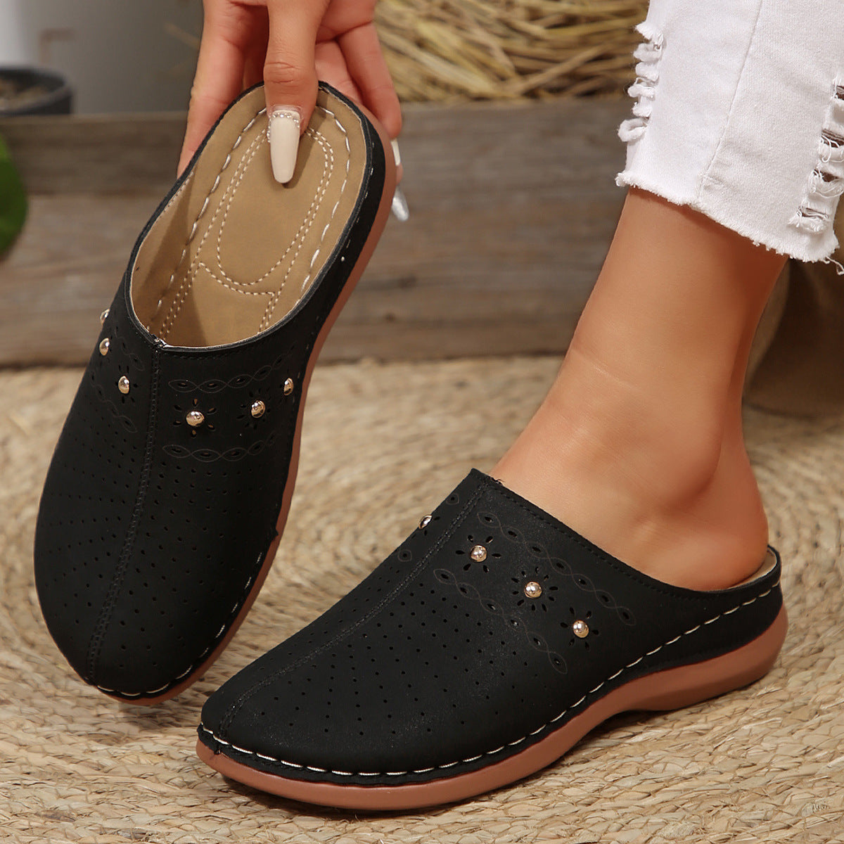 Damen modische Clogs mit luftiger Perforation und eleganter Verzierung R&B