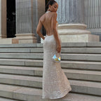 Damen Glitzerndes Abendkleid mit hohem Kragen und figurbetonter Silhouette EB