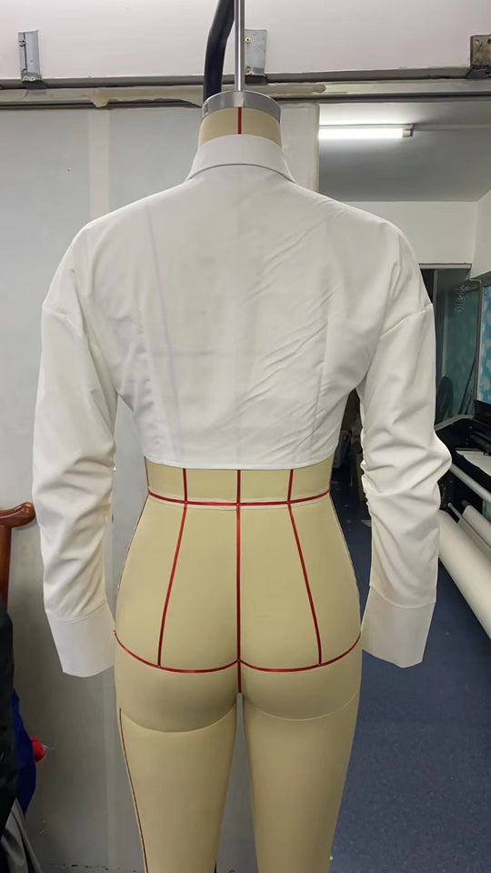 Damen modische Bluse mit elegantem taillierten Schnitt und klassischem Kragen R&B