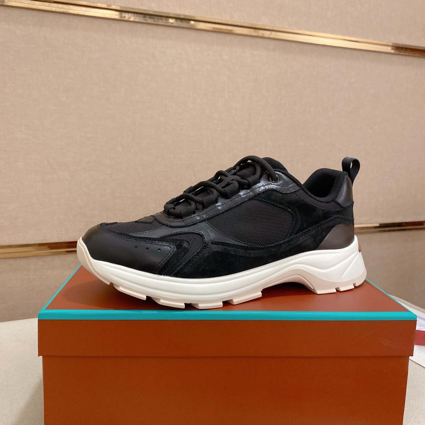 Damen sportive Freizeitsneakers mit atmungsaktiver Oberflächenstruktur und dämpfender Sohle R&B