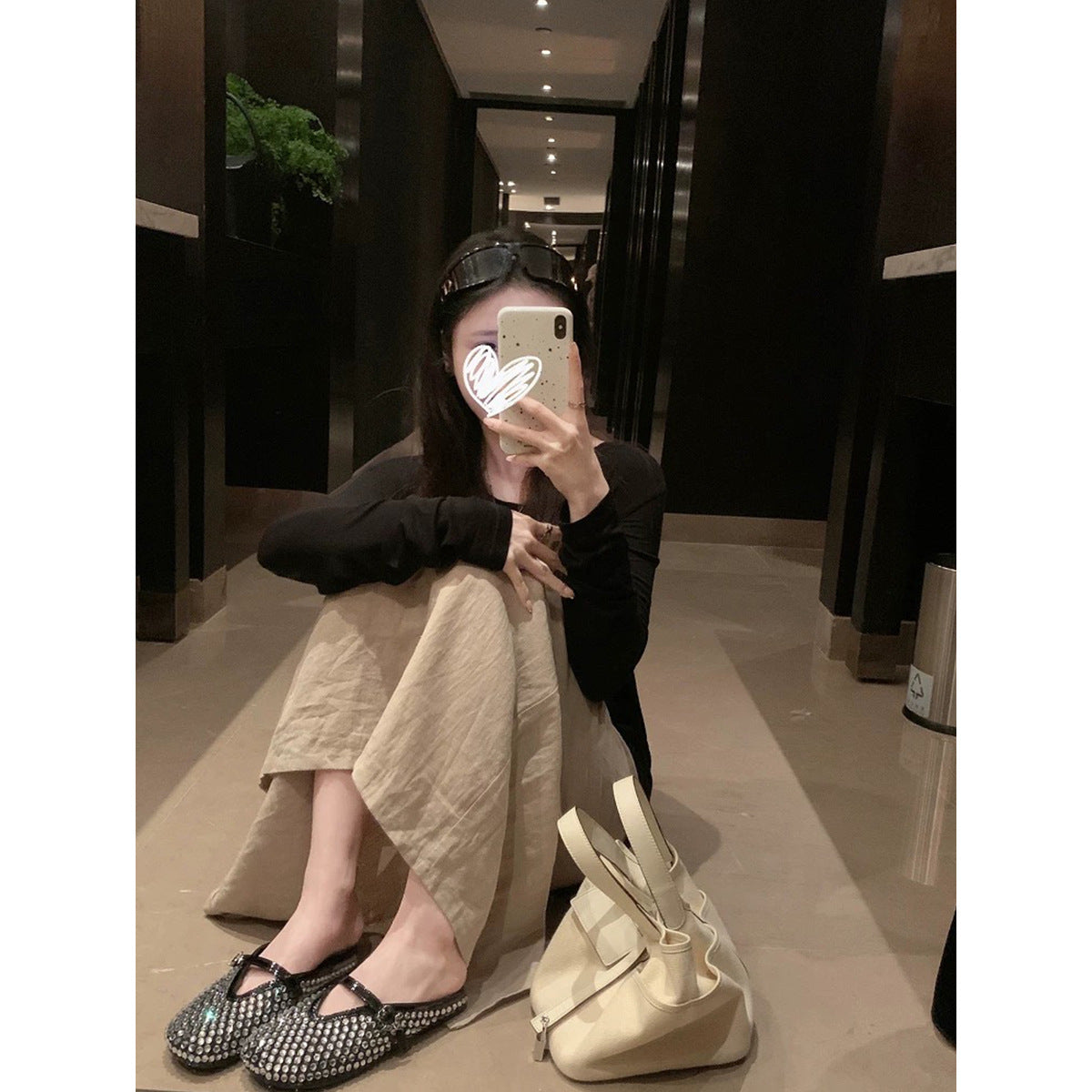 Damen Clogs mit funkelndem Strass und modischem Riemen