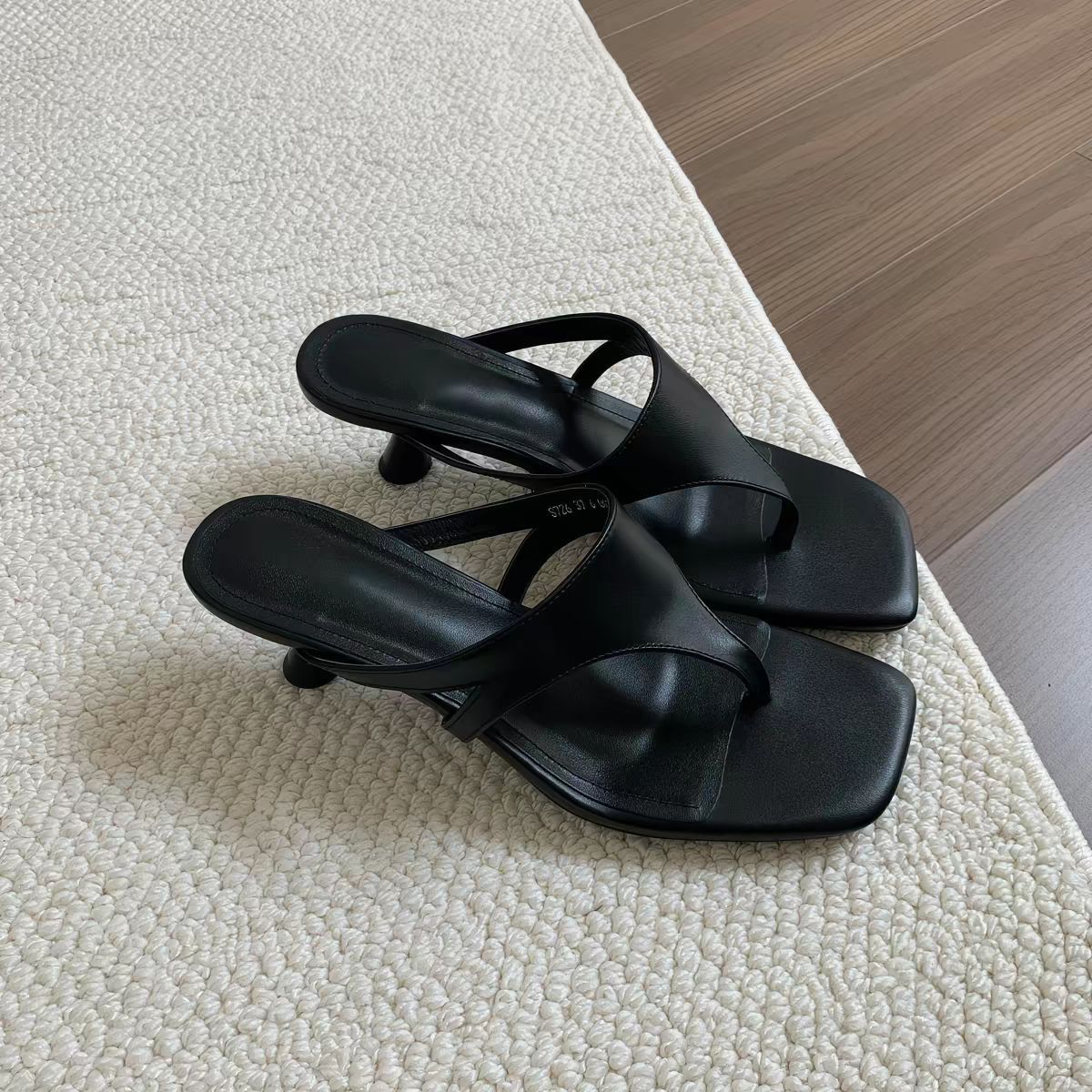 Damen Zehentrenner-Sandalen mit ergonomischem Fußbett und modischem Riemendesign R&B