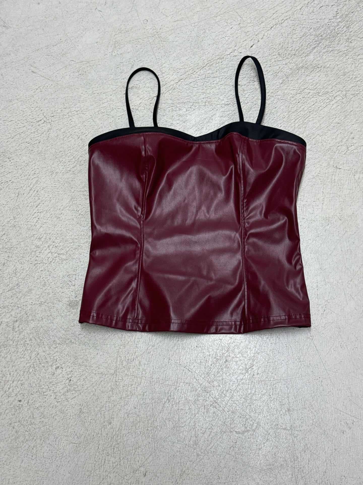 Damen-Crop-Top aus Kunstleder mit raffinierten Trägern R&B