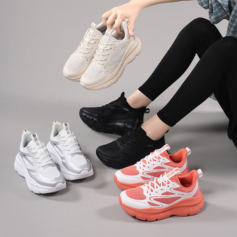 Damen sportive Laufschuhe mit atmungsaktivem Mesh-Obermaterial und flexibler Sohle