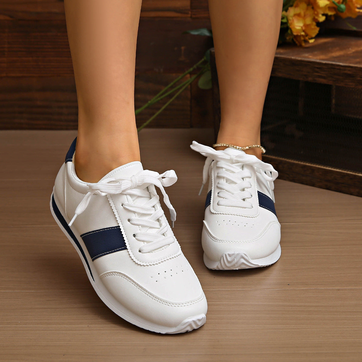 Damen Sportliche Sneakers mit atmungsaktiver Konstruktion R&B