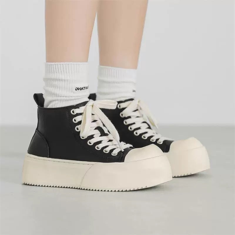 Damen Hohe Plateausneaker mit robustem Profil und sportlichem Design