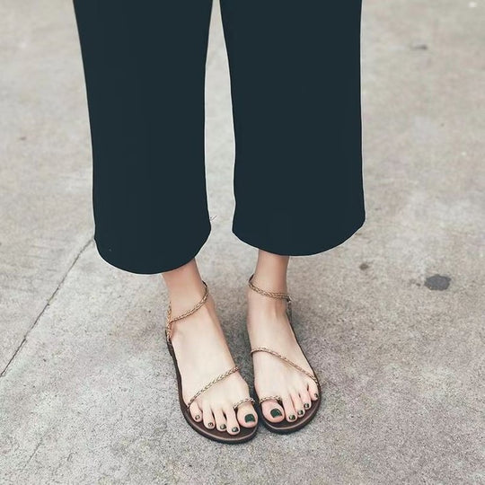 Damen flache Fußsohlen-Sandalen mit zarten Ketten-Details R&B
