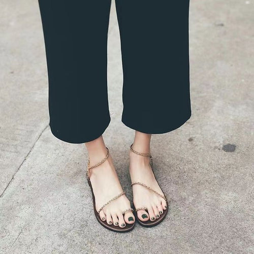 Damen flache Fußsohlen-Sandalen mit zarten Ketten-Details R&B