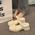 Damen Plüschsandalen mit innovativem Plateau R&B