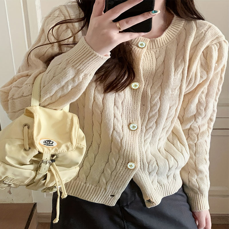 Damen Grobstrickjacke mit Knopfverschluss und besonderem Zopfmuster R&B