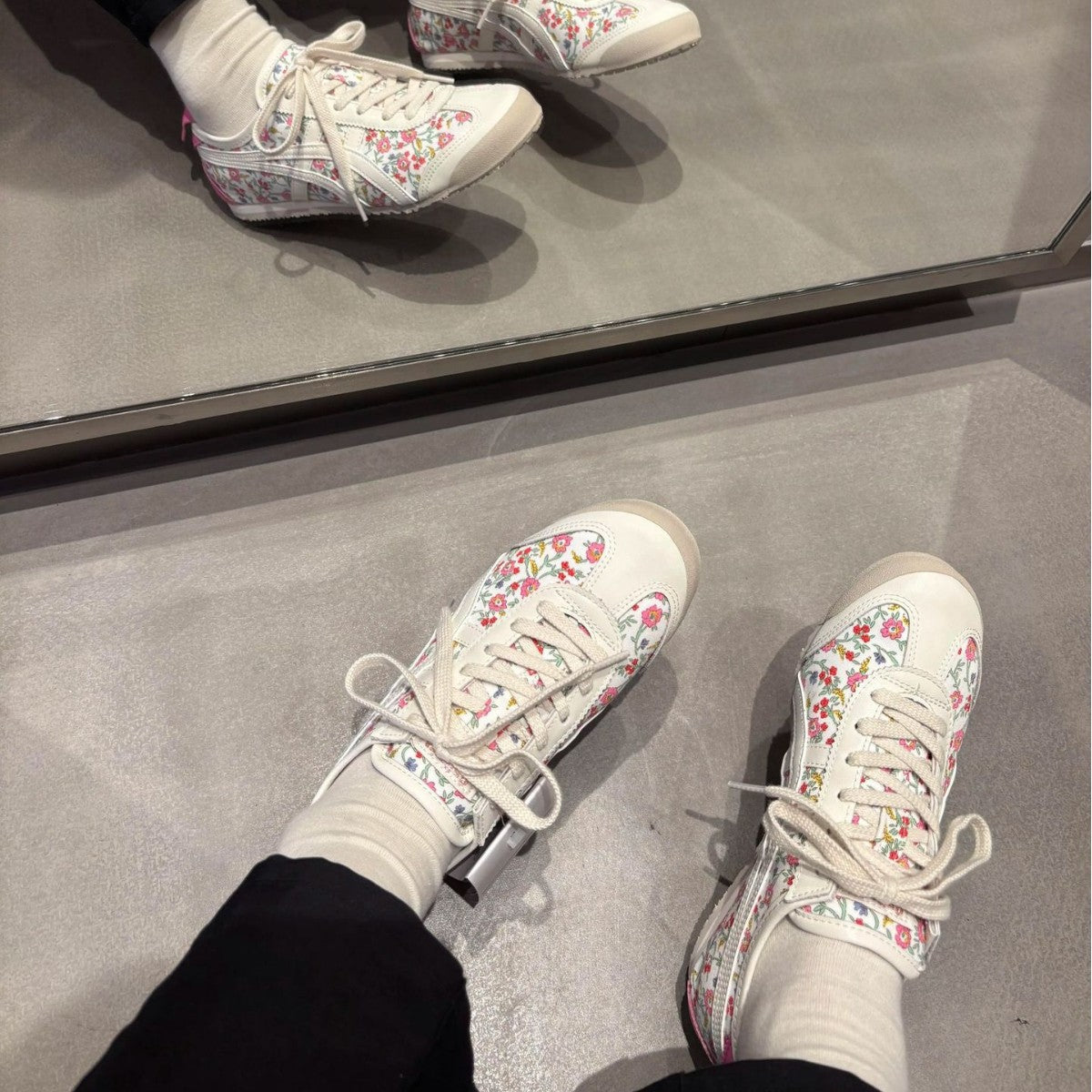 Damen Sportliche Schnürschuhe mit floralem Design R&B