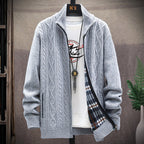 Herren Strickjacke mit Kunstlederdetails und hohem Kragen