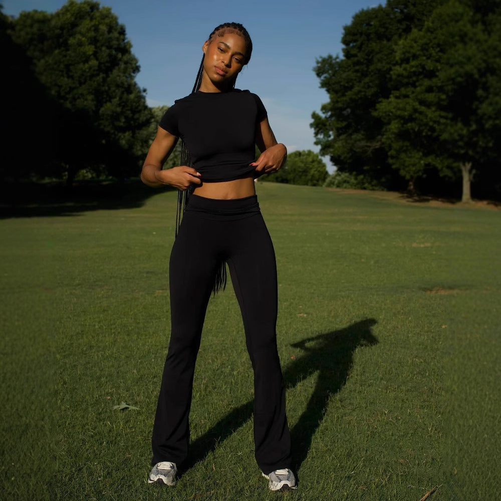 Damen sportliches Flared-Hosen Set mit figurbetontem Oberteil aus atmungsaktiven Materialien R&B