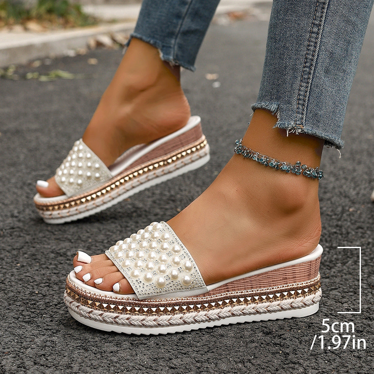 Damen Glamouröse Plateau-Slipper mit Perlenverzierung und geflochtenem Detail