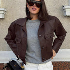 Damen Modische Kunstlederjacke mit cropped Schnitt und funktionellen Taschen R&B