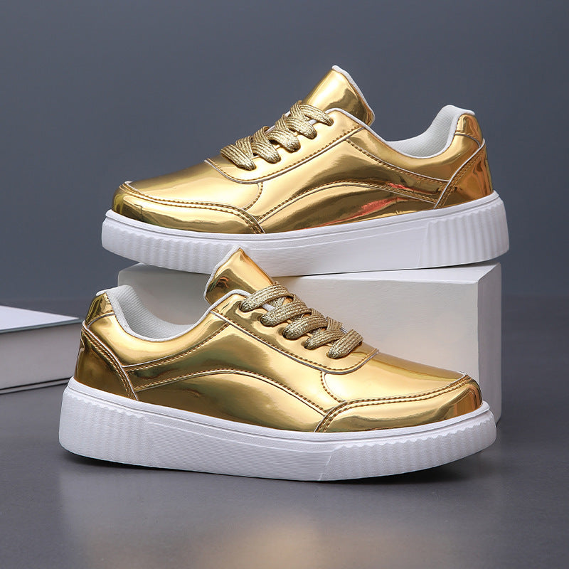 Damen nan niedrig geschnittener Sneaker mit spiegelnder Lackoberfläche, gepolstertem Schaft und erhöhter Laufsohle mit Rillenprofil R&B