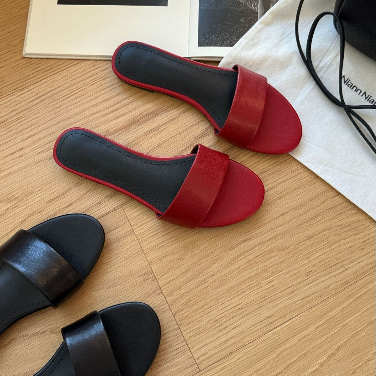 Damen Elegante Schlupfsandalen mit breitem Riemen aus hochwertigem Leder R&B