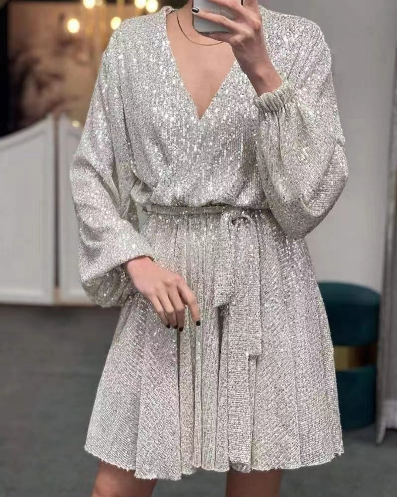Damen Glamouröses Feierabendkleid mit funkelnden Pailletten und leichtem V-Ausschnitt