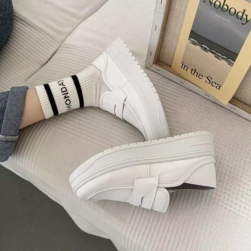 Damen Chunky Slip-On Sneakers mit verstellbarem Riemen und modischer Sohle R&B