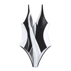 Damen Einteiler Badeanzug mit modernem Schnitt und grafischem Design R&B