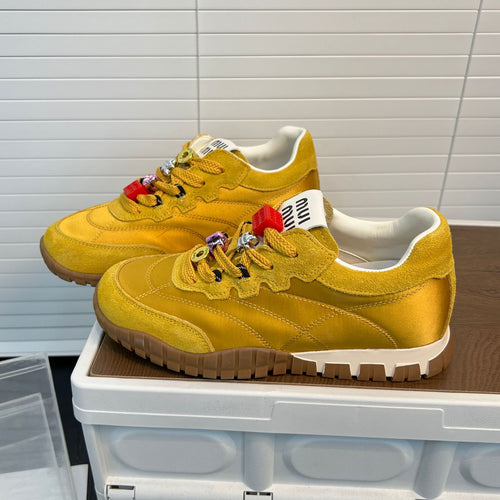 Damen modische Sneakers mit einzigartigem Schnürsystem und bequemem Fußbett R&B