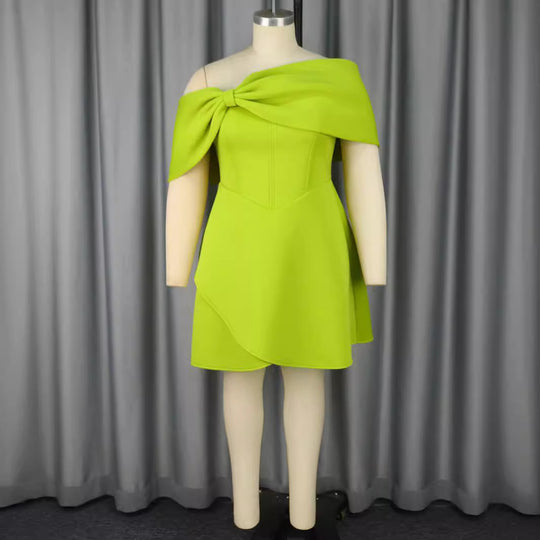 Damen elegantes Minikleid mit asymmetrischem Schnitt und voluminösem Überwurf R&B