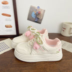 Damen Modische Sneakers mit verspielten Karomuster und komfortablen Schnürdetails